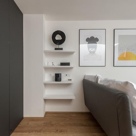 Fully Renovated Stylish Duplex In A Convenient Location Apartment ปราก ภายนอก รูปภาพ